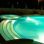 شقة فندقية Ninos On The روذا