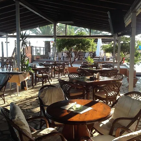 Hotel apartamentowy Ninos On The