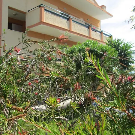 Hotel apartamentowy Ninos On The Roda (Corfu)