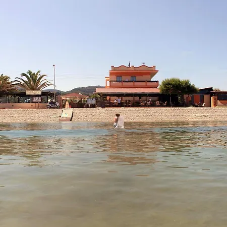 Hotel apartamentowy Ninos On The