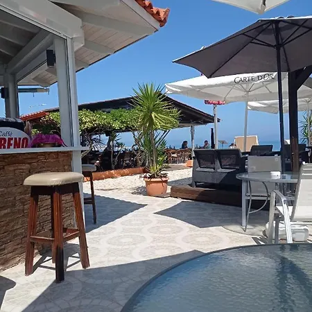 Lägenhetshotell Ninos On The Roda (Corfu)