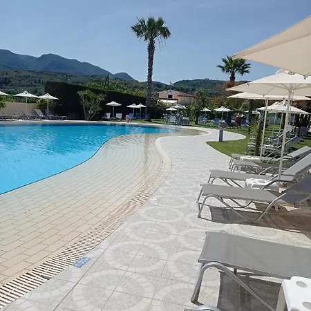 Lägenhetshotell Ninos On The 4*