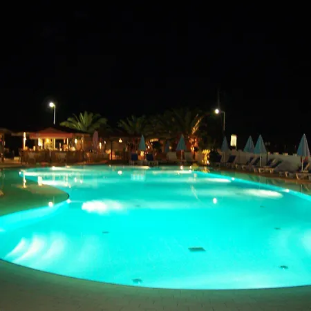 Lägenhetshotell Ninos On The Roda (Corfu)