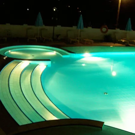 Lägenhetshotell Ninos On The Roda (Corfu)