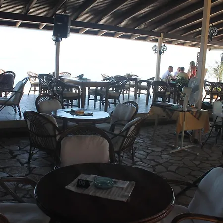 Lägenhetshotell Ninos On The 4*