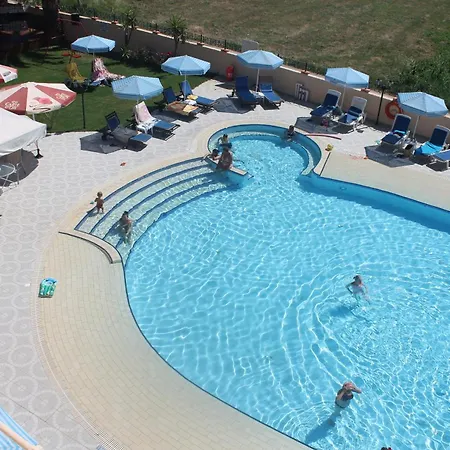 Lägenhetshotell Ninos On The Roda (Corfu)