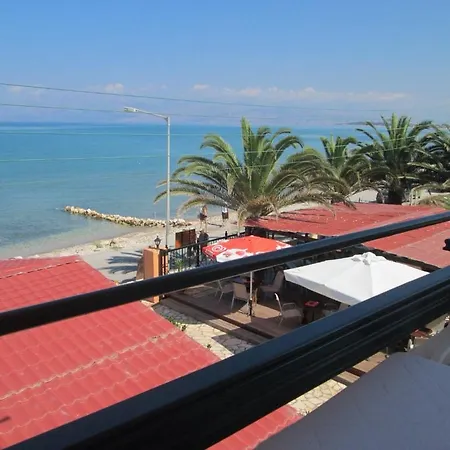 Lägenhetshotell Ninos On The Roda (Corfu)