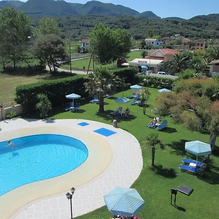 Lägenhetshotell Ninos On The Roda (Corfu)