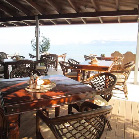 Ninos On The 4* Roda (Corfu)